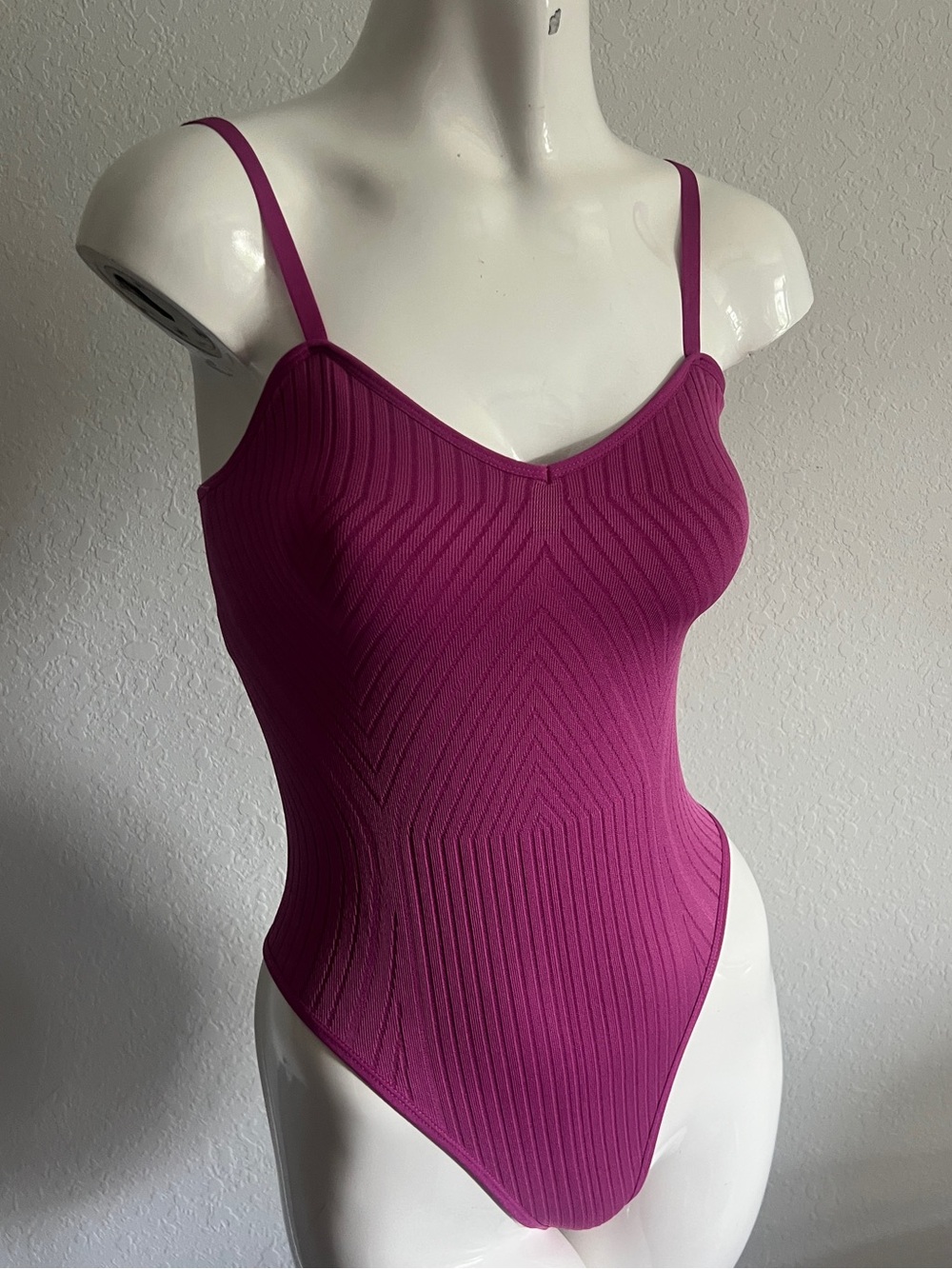 Women’s Ribbed V-Neck Bodysuit in Magenta Pink XS/S NWT